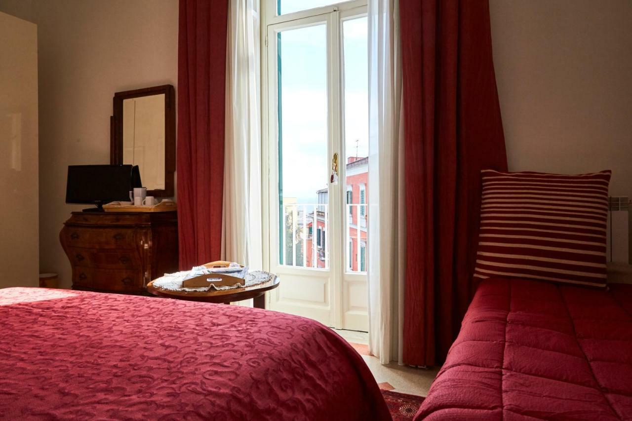 Suite Klimt P.Zza Amedeo Naples Luaran gambar