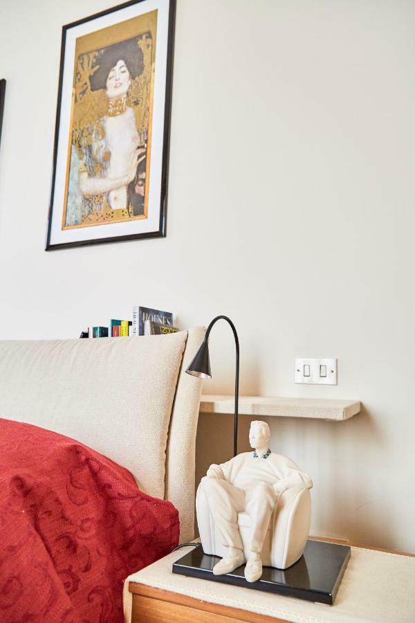Suite Klimt P.Zza Amedeo Naples Luaran gambar